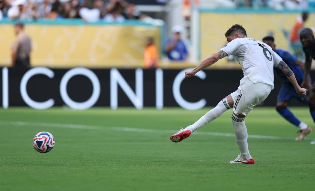 布朗&波尔津吉斯半场合砍33分，凯尔特人领先太阳19分